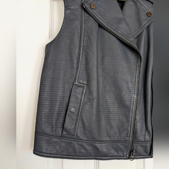 Vince textured leather vest! - Picture 4 of 6
